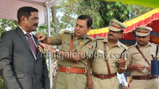 Police flage d...